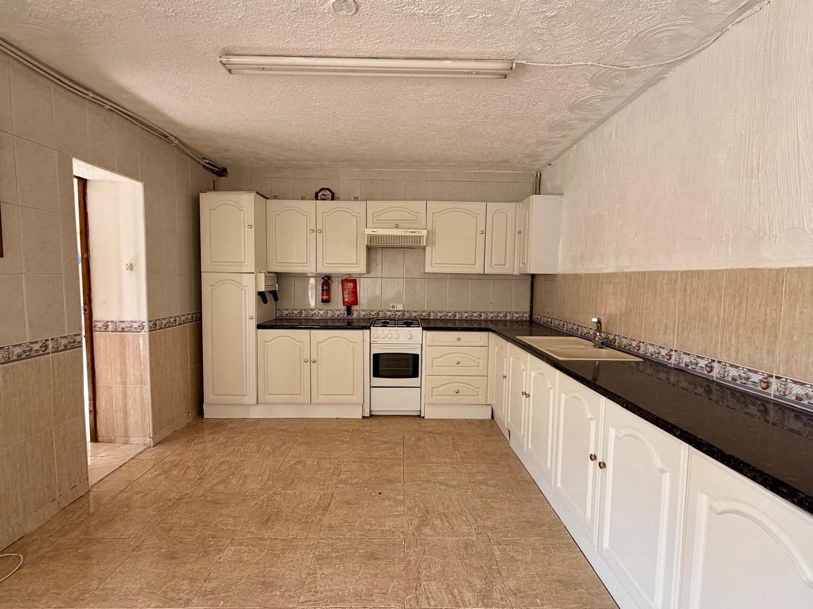 8 soveværelse Finca/Landehus til salg i Pinoso med swimmingpool - € 295.000 (Ref: 10009294)
