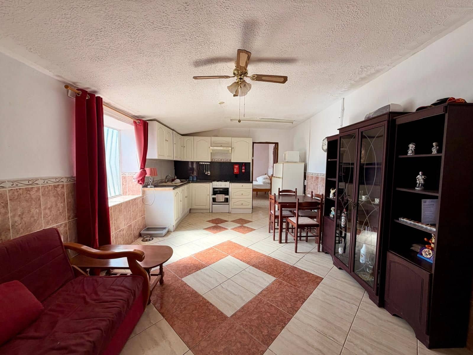 8 soveværelse Finca/Landehus til salg i Pinoso med swimmingpool - € 295.000 (Ref: 10009294)