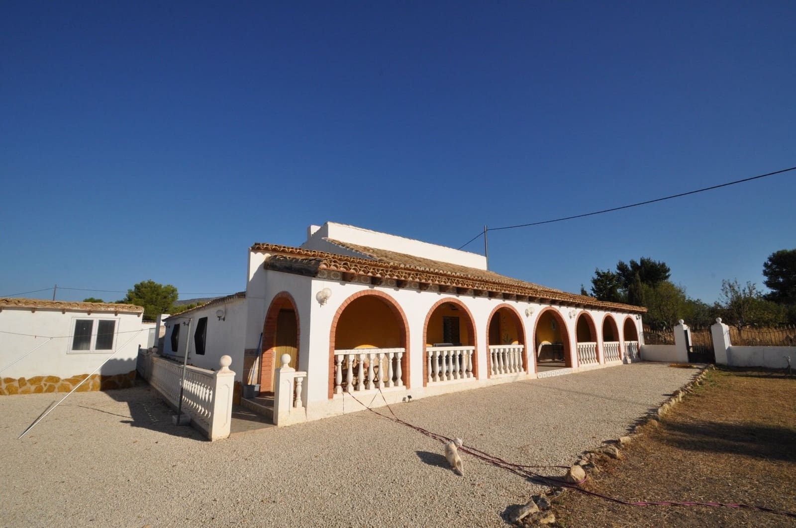 8 soveværelse Finca/Landehus til salg i Pinoso med swimmingpool - € 295.000 (Ref: 10009294)
