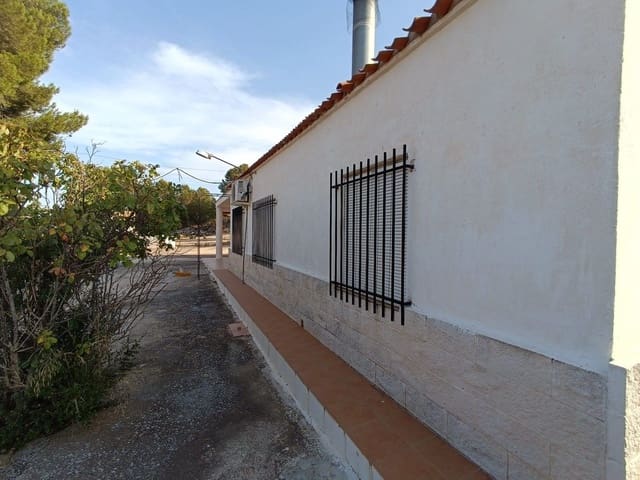 3 bedroom Villa for sale in Yecla with pool garage - € 159,000 (Ref: 10019890)