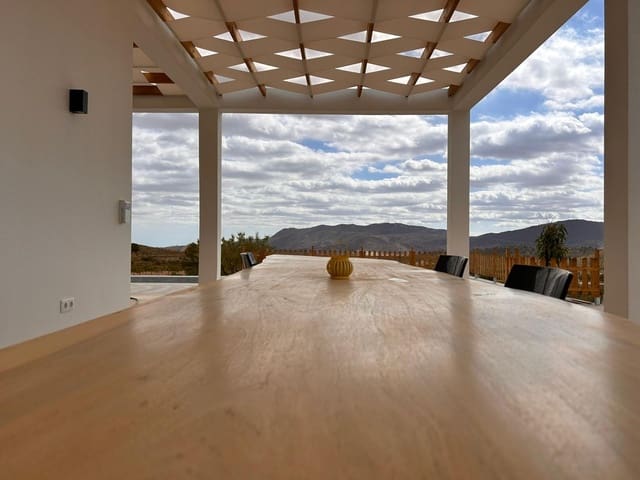 4 bedroom Villa for sale in Pinoso with pool garage - € 600,000 (Ref: 10022871)