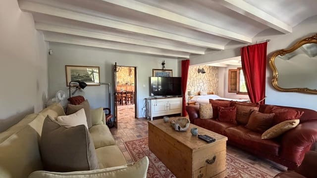3 soveværelse Finca/Landehus til salg i La Romana med swimmingpool - € 389.000 (Ref: 10039230)