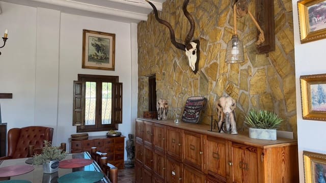 3 soveværelse Finca/Landehus til salg i La Romana med swimmingpool - € 389.000 (Ref: 10039230)