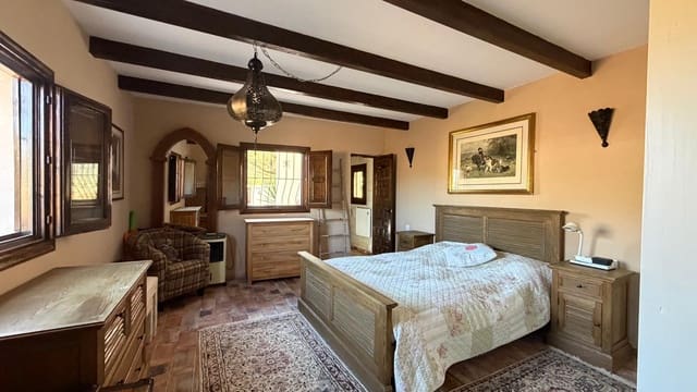 3 soveværelse Finca/Landehus til salg i La Romana med swimmingpool - € 389.000 (Ref: 10039230)
