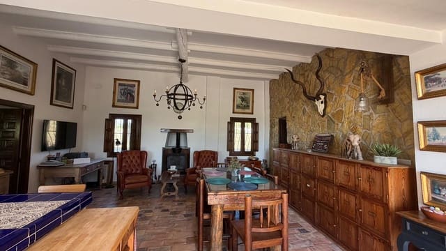 3 soveværelse Finca/Landehus til salg i La Romana med swimmingpool - € 389.000 (Ref: 10039230)