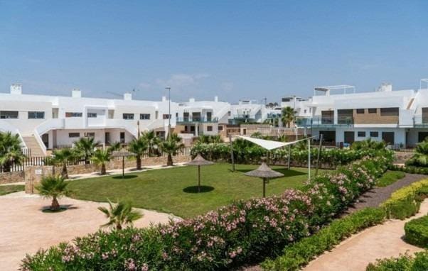 2 bedroom Bungalow for sale in Orihuela with pool garage - € 299,900 (Ref: 10057481)