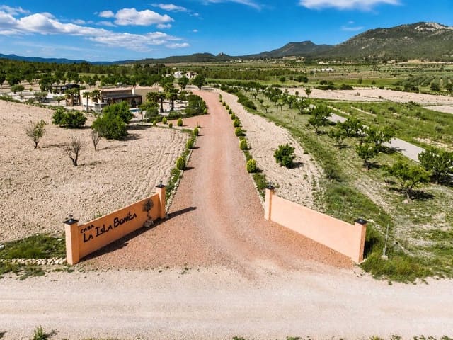 Chalet de 4 habitaciones en Salinas en venta con piscina garaje - 449.995 € (Ref: 10072801)