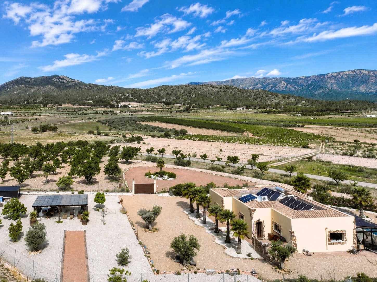 Chalet de 4 habitaciones en Salinas en venta con piscina garaje - 449.995 € (Ref: 10072801)