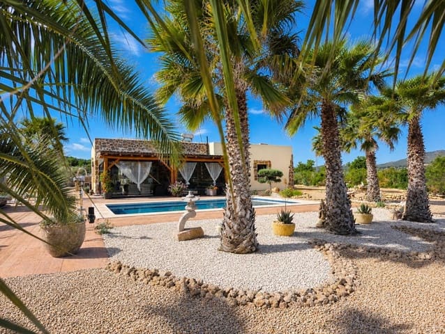 Chalet de 4 habitaciones en Salinas en venta con piscina garaje - 449.995 € (Ref: 10072801)