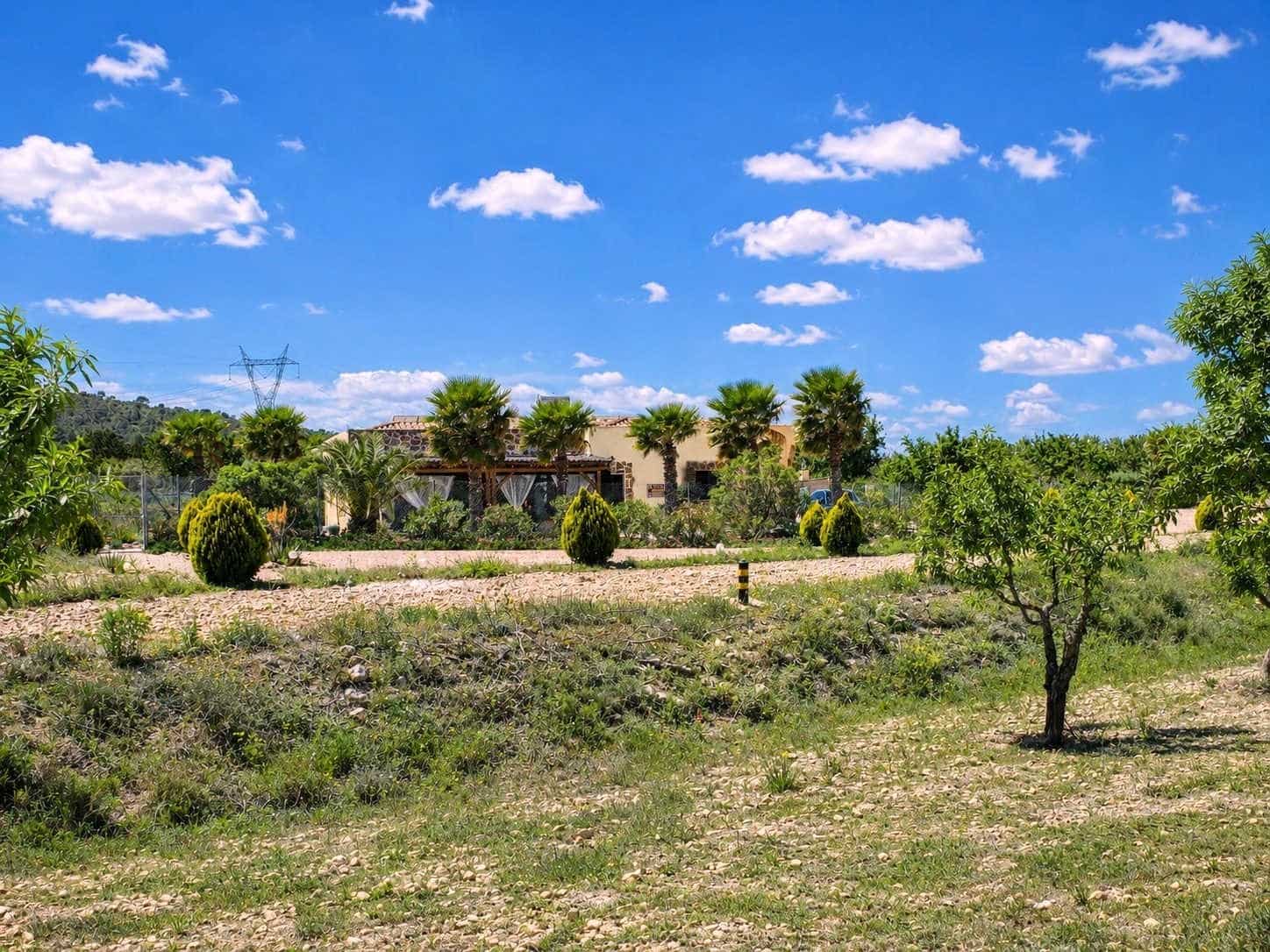 Chalet de 4 habitaciones en Salinas en venta con piscina garaje - 449.995 € (Ref: 10072801)