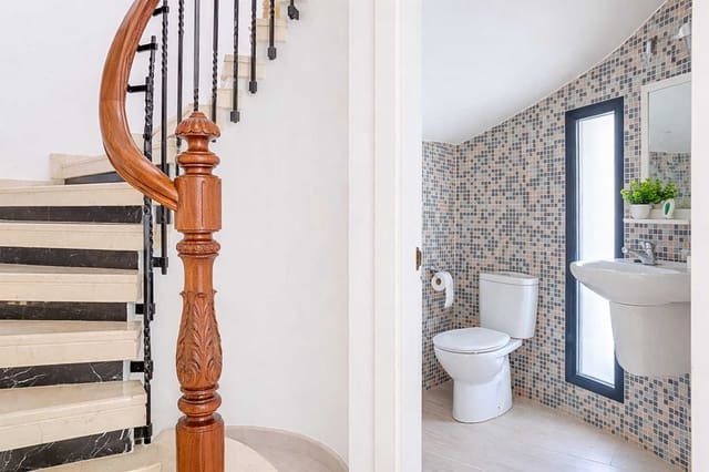 7 quarto Casa em Banda para venda em Pinoso com piscina garagem - 849 995 € (Ref: 10072808)