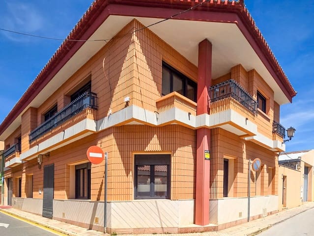 7 quarto Casa em Banda para venda em Pinoso com piscina garagem - 849 995 € (Ref: 10072808)