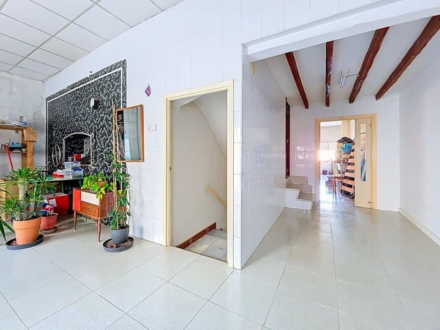 8 makuuhuone Omakotitalo myytävänä paikassa Pinoso - 179 950 € (Ref: 10072820)