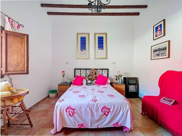 6 soveværelse Villa til salg i Pinoso med swimmingpool garage - € 345.000 (Ref: 10072825)