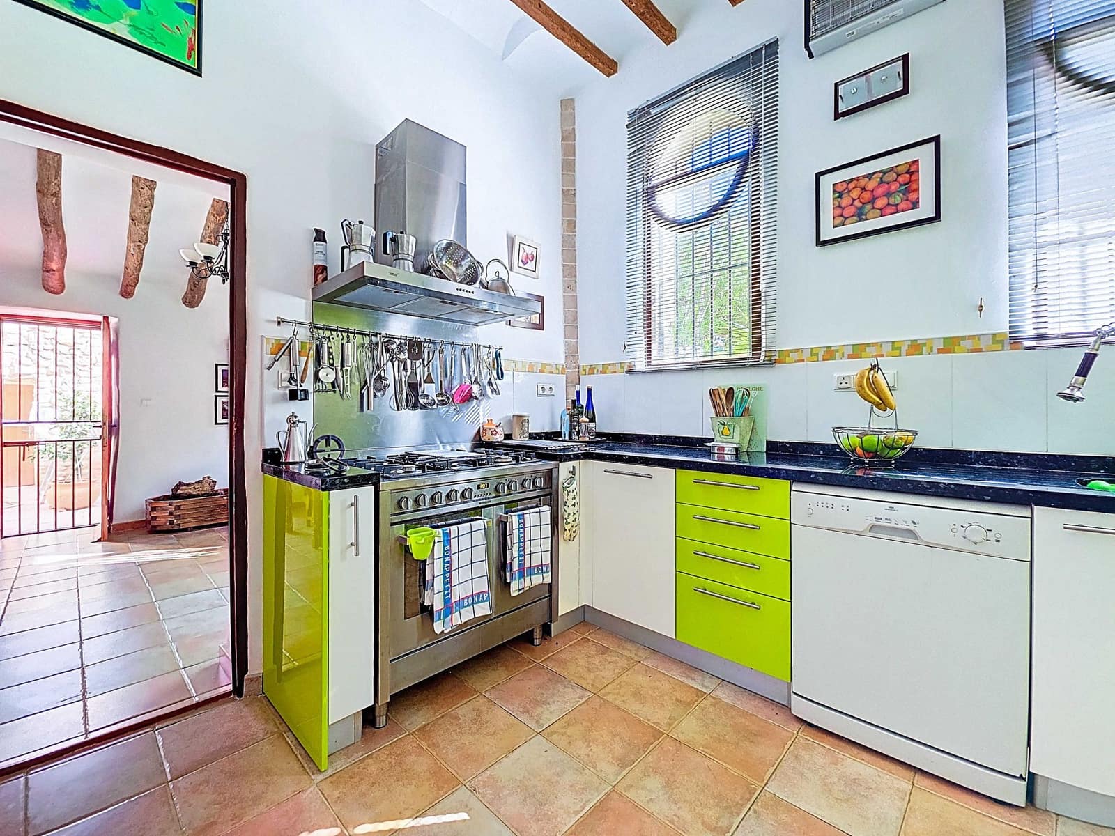 6 soveværelse Villa til salg i Pinoso med swimmingpool garage - € 345.000 (Ref: 10072825)