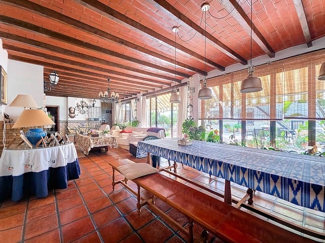 6 quarto Moradia para venda em Elda com piscina garagem - 1 099 000 € (Ref: 10072832)