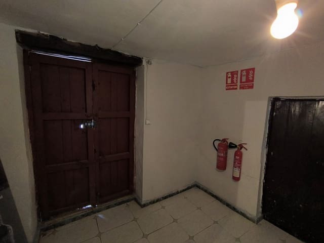 8 soveværelse Finca/Landehus til salg i Yecla med garage - € 290.000 (Ref: 10088607)