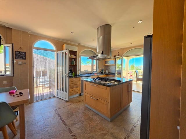 4 soveværelse Villa til salg i Pinoso med swimmingpool garage - € 895.000 (Ref: 10088608)