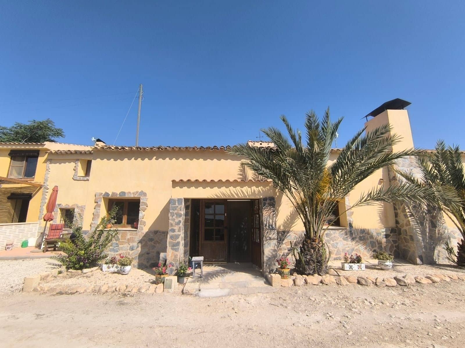 4 bedroom Villa for sale in Chinorlet / Xinorlet with pool - € 229,995 (Ref: 10098787)