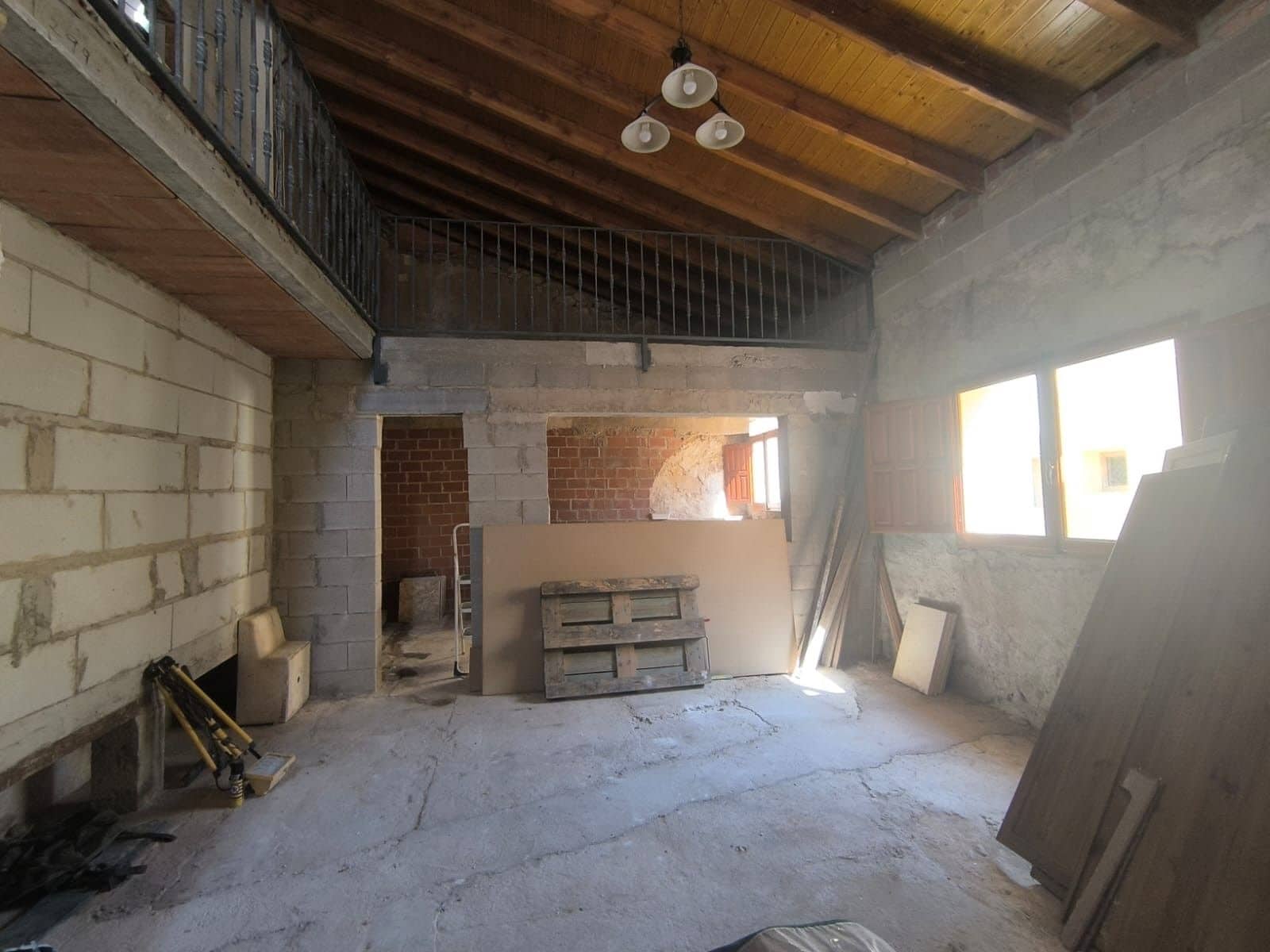 4 bedroom Villa for sale in Chinorlet / Xinorlet with pool - € 229,995 (Ref: 10098787)