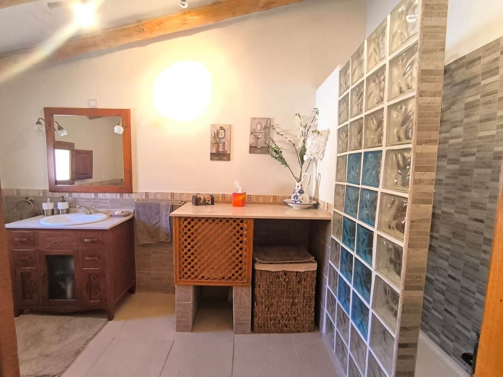 4 bedroom Villa for sale in Chinorlet / Xinorlet with pool - € 229,995 (Ref: 10098787)