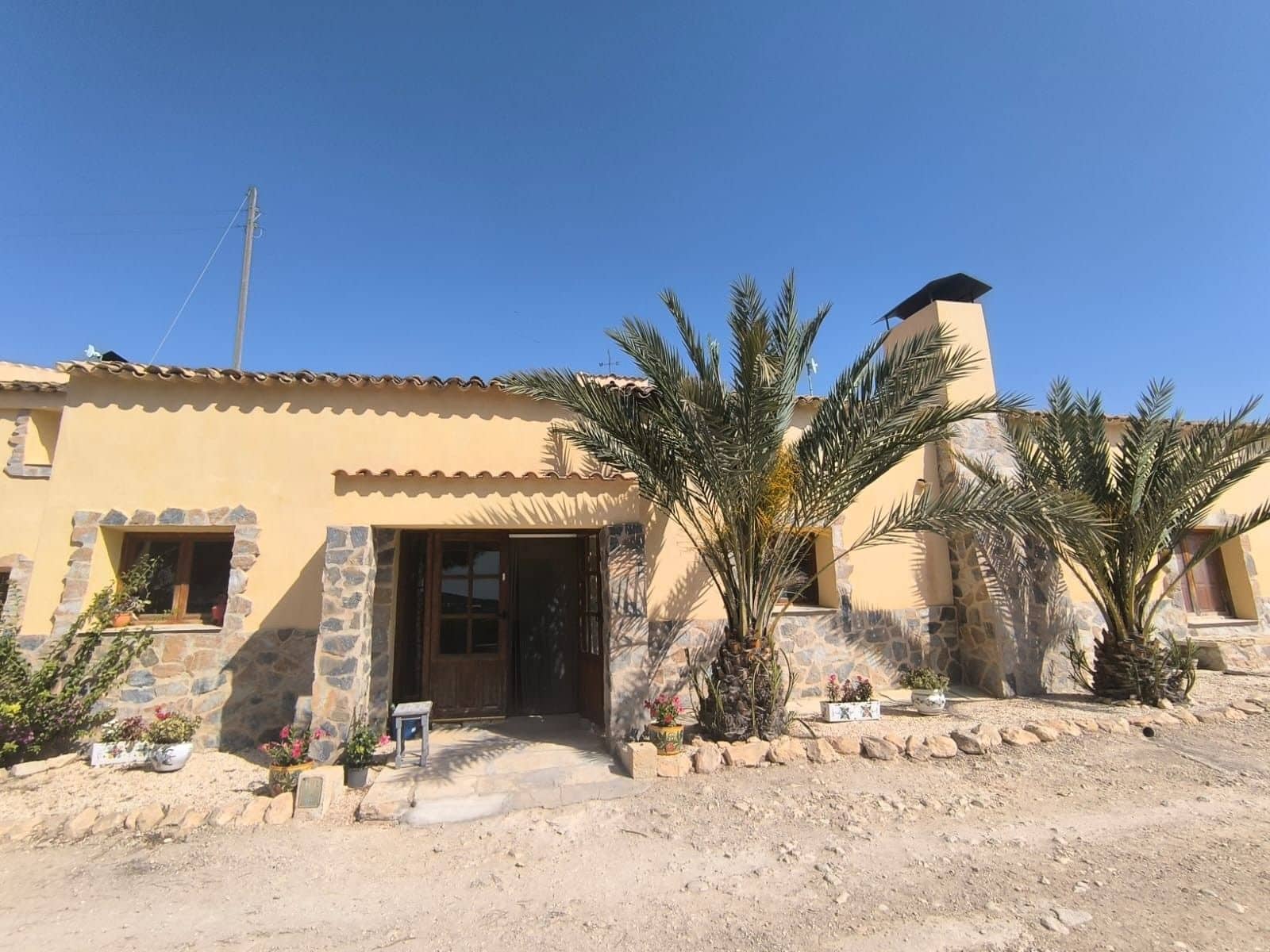 4 bedroom Villa for sale in Chinorlet / Xinorlet with pool - € 229,995 (Ref: 10098787)
