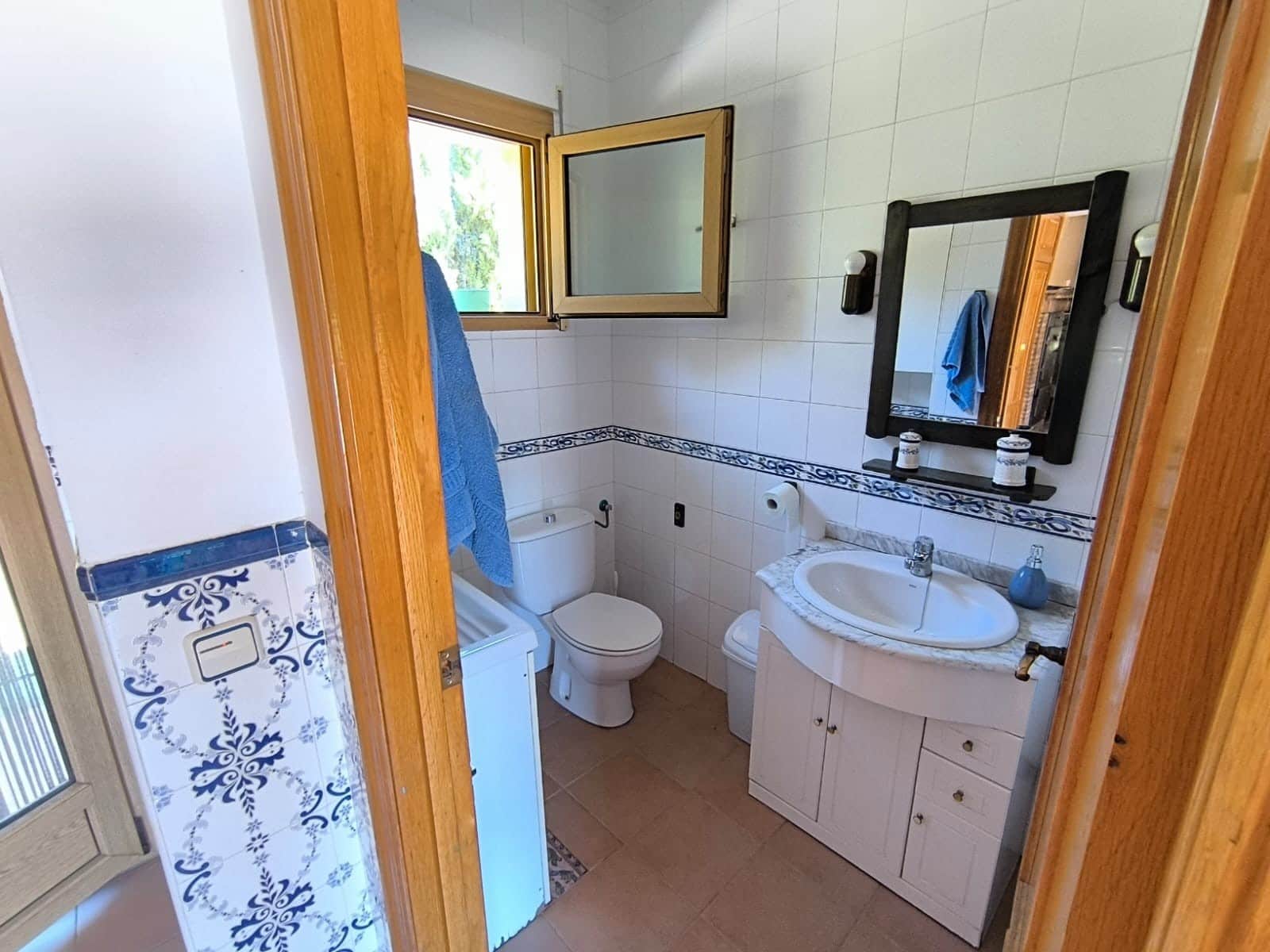 6 bedroom Villa for sale in Yecla with pool garage - € 550,000 (Ref: 10104275)
