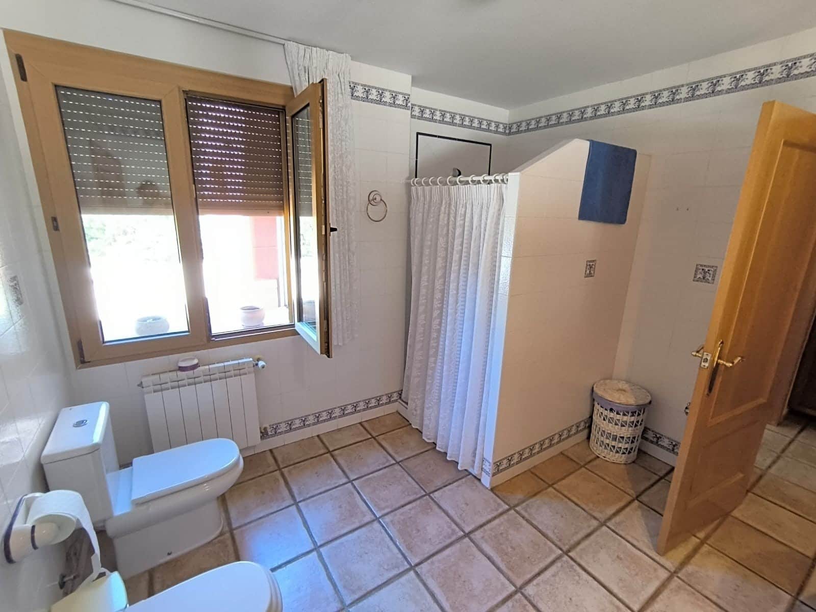 6 bedroom Villa for sale in Yecla with pool garage - € 550,000 (Ref: 10104275)