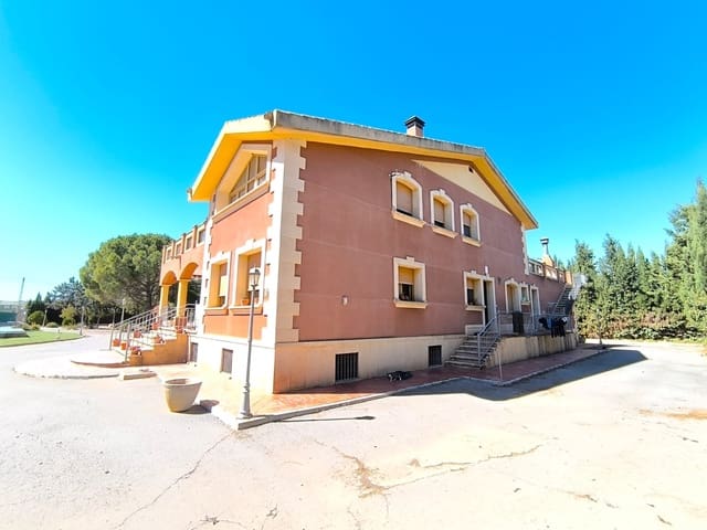 6 bedroom Villa for sale in Yecla with pool garage - € 550,000 (Ref: 10104275)