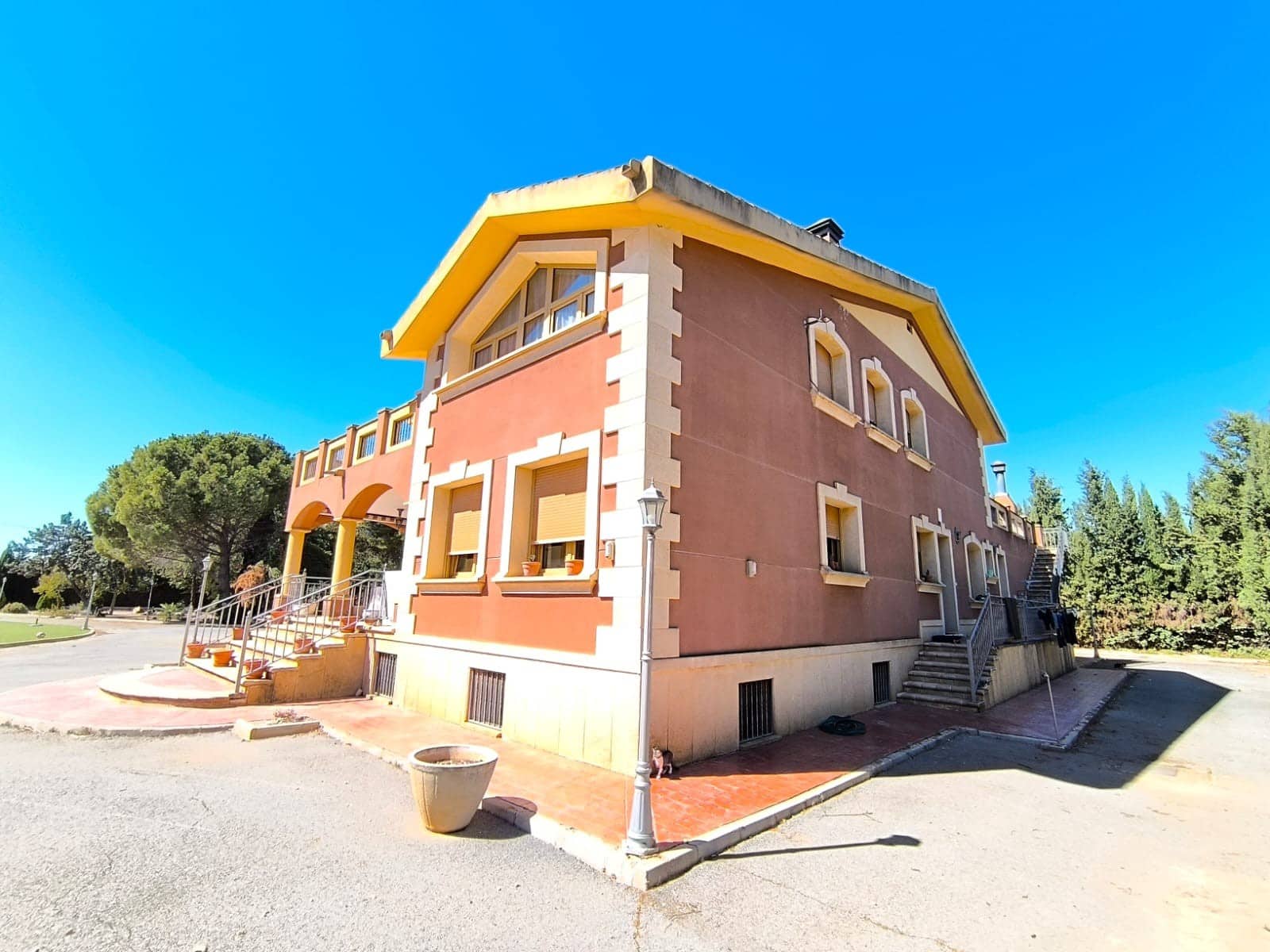 6 bedroom Villa for sale in Yecla with pool garage - € 550,000 (Ref: 10104275)