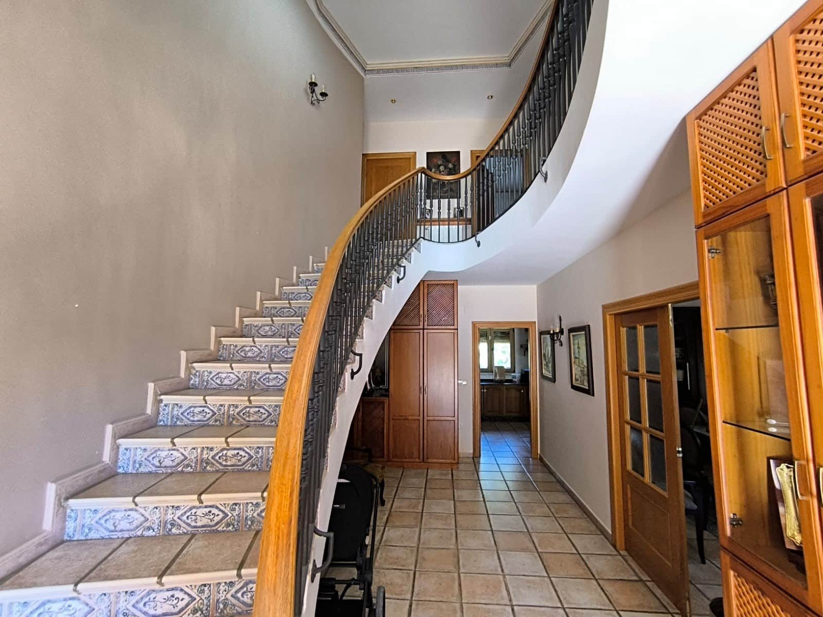 6 bedroom Villa for sale in Yecla with pool garage - € 550,000 (Ref: 10104275)