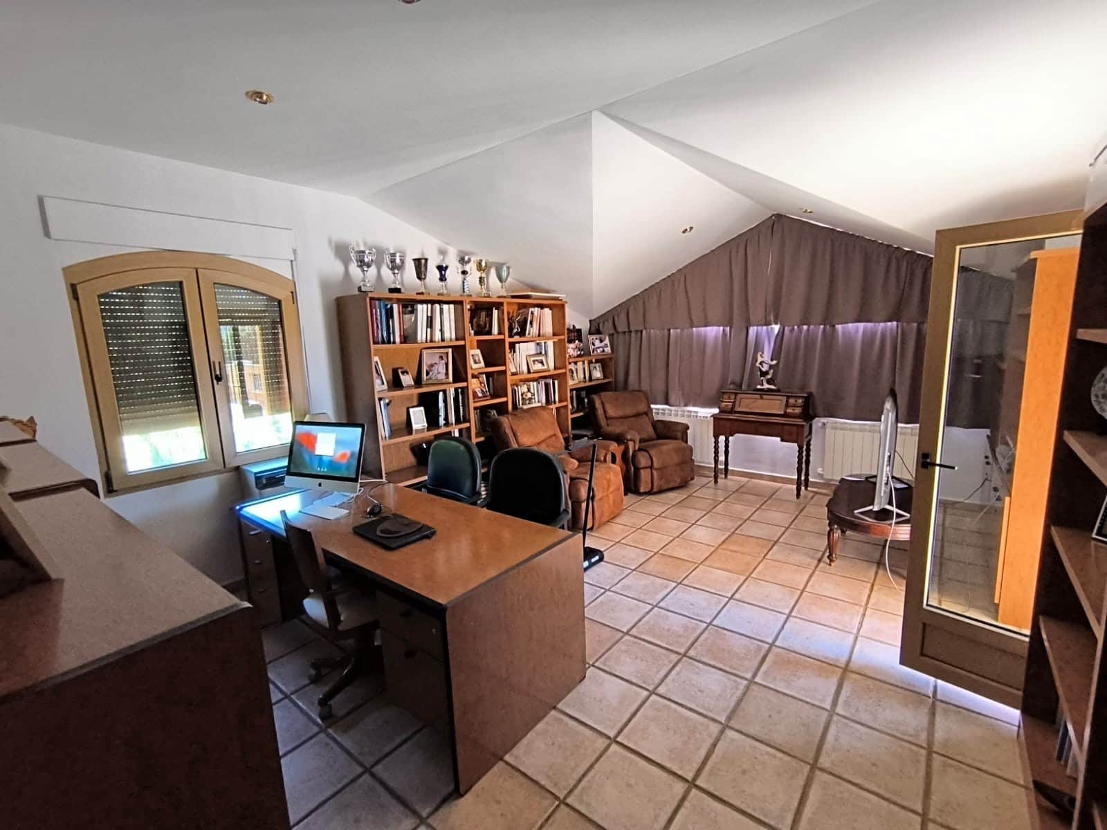 6 bedroom Villa for sale in Yecla with pool garage - € 550,000 (Ref: 10104275)