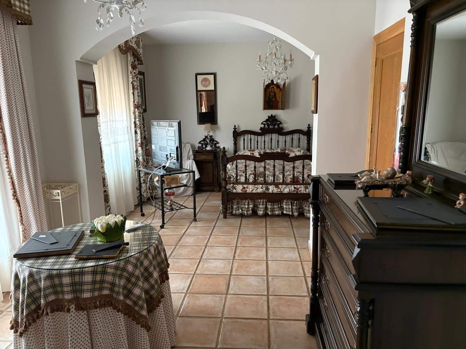 6 bedroom Villa for sale in Yecla with pool garage - € 550,000 (Ref: 10104275)