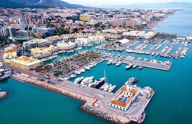 Apartamento de 3 habitaciones en Puerto Marina, Benalmádena en venta con piscina garaje - 1.040.000 € (Ref: 10112412)