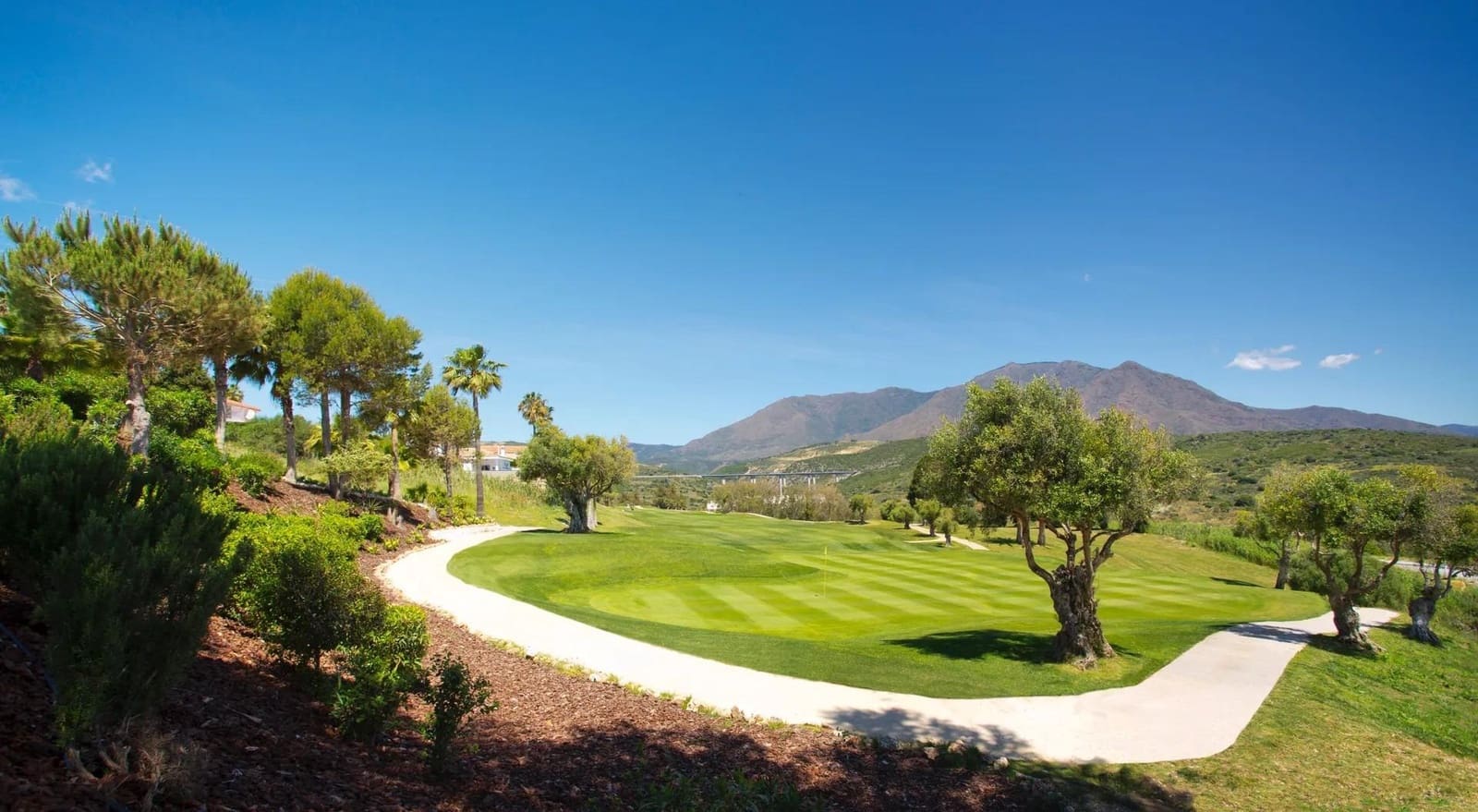 2 bedroom Penthouse for sale in Estepona with pool garage - € 425,000 (Ref: 10112505)