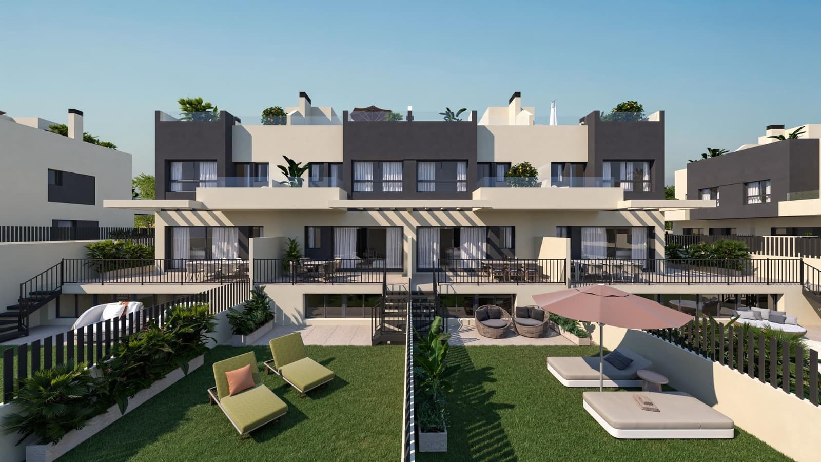 4 bedroom Townhouse for sale in Torre del Mar with pool garage - € 630,000 (Ref: 10112924)