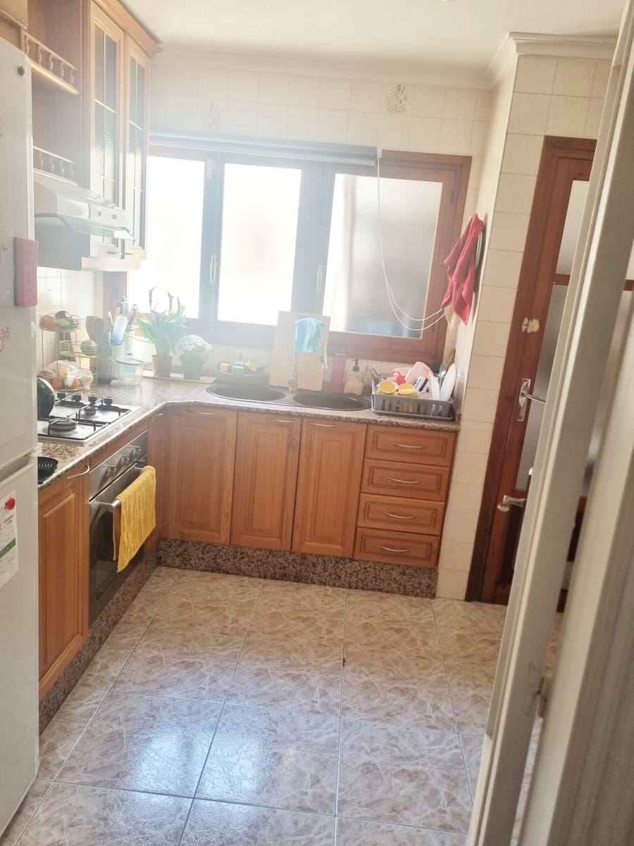 4 bedroom Apartment for sale in Pinoso - € 115,000 (Ref: 10133651)