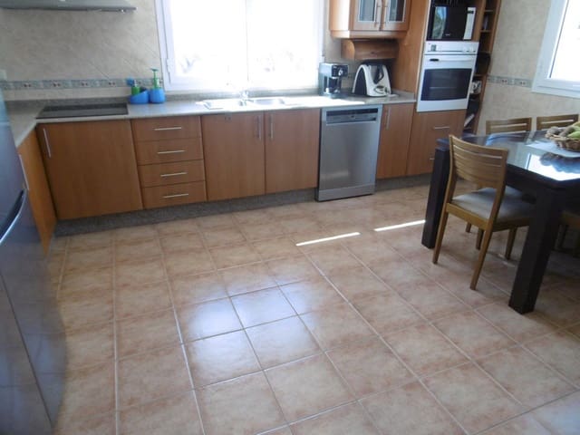 4 sypialnia Willa na sprzedaż w Yecla z basenem - 354 000 € (Ref: 10133654)