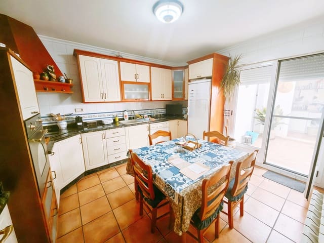 4 soverom Leilighet til salgs i Pinoso med garasje - € 189 000 (Ref: 10133664)