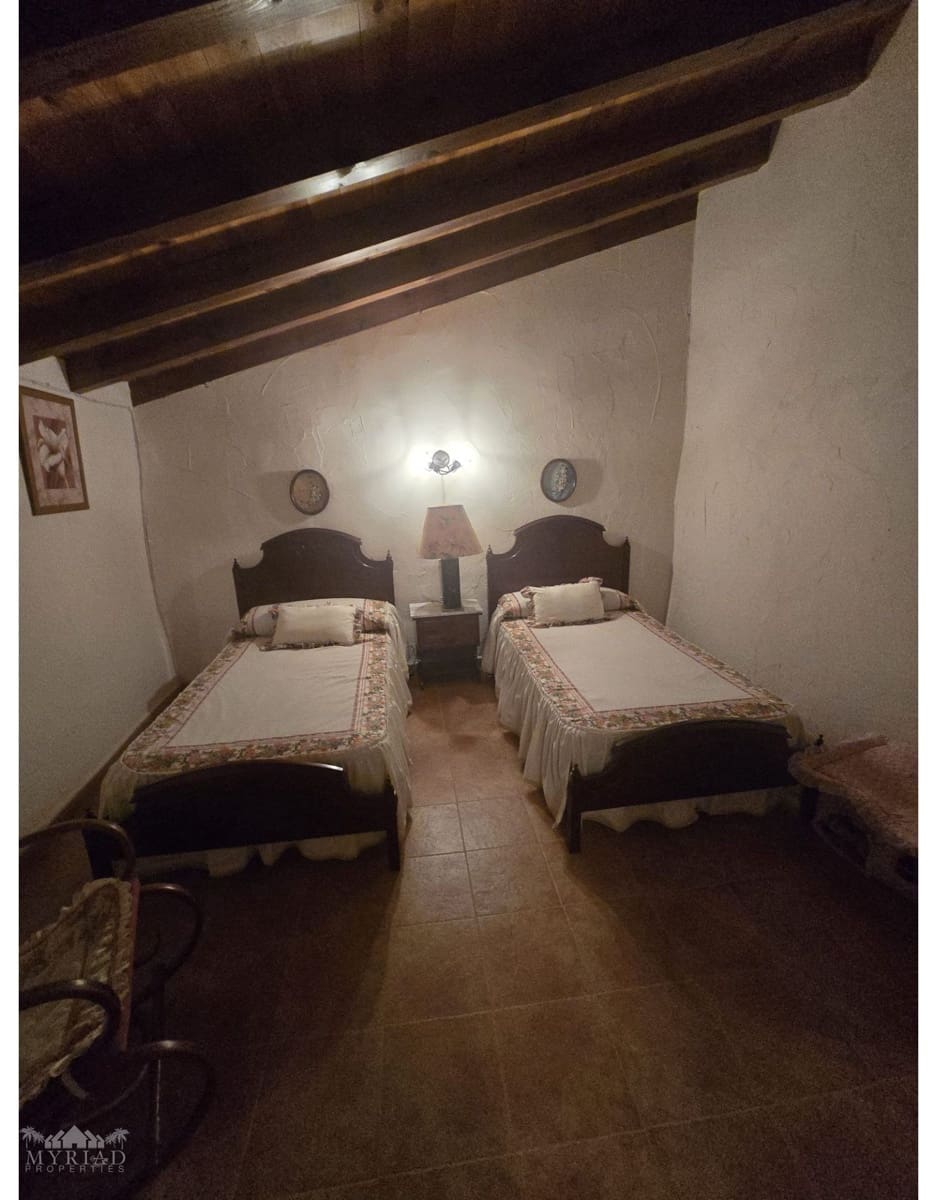 3 bedroom Terraced Villa for sale in Yecla with garage - € 115,000 (Ref: 10133710)
