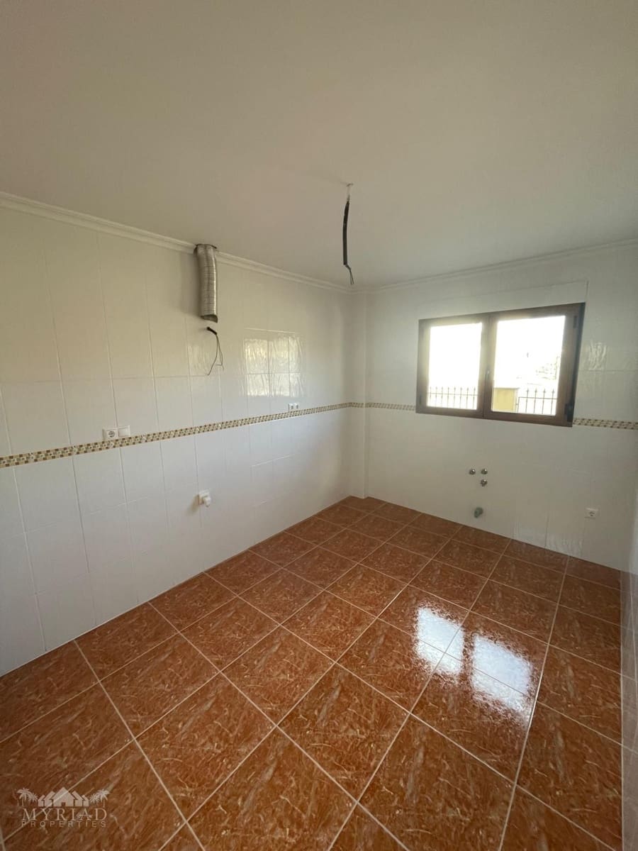 4 soveværelse Villa til salg i Pinoso med garage - € 235.000 (Ref: 10133722)