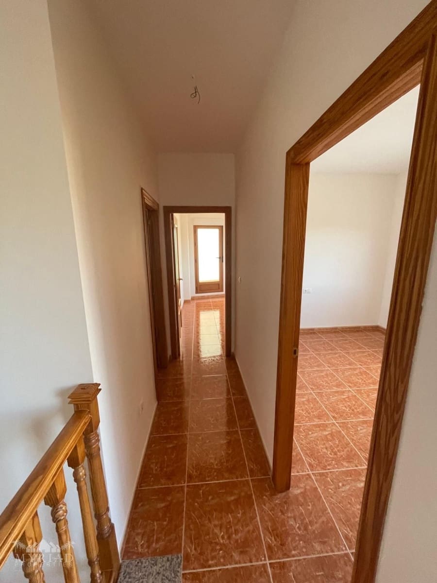 4 soveværelse Villa til salg i Pinoso med garage - € 235.000 (Ref: 10133722)