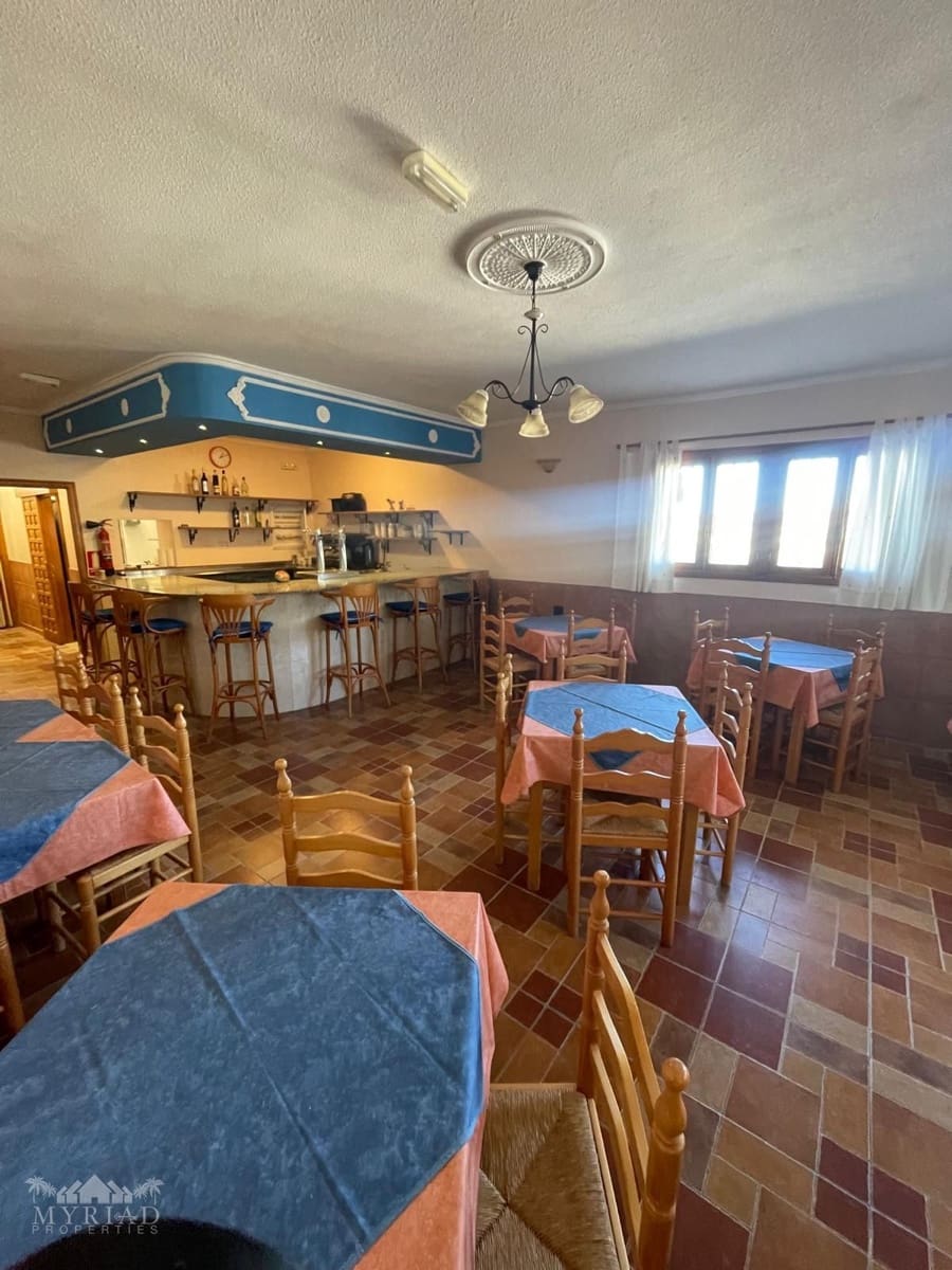 6 bedroom Finca/Country House for sale in Jumilla with pool garage - € 395,000 (Ref: 10133726)