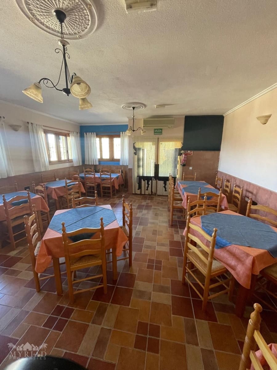 6 bedroom Finca/Country House for sale in Jumilla with pool garage - € 395,000 (Ref: 10133726)