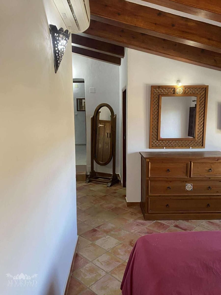5 bedroom Villa for sale in Raspay with pool garage - € 299,995 (Ref: 10133731)