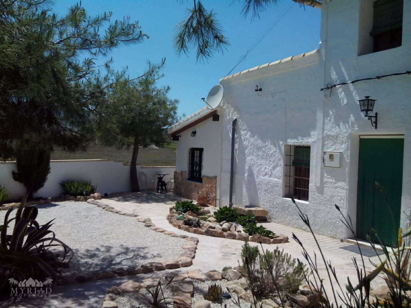 5 bedroom Villa for sale in Raspay with pool garage - € 299,995 (Ref: 10133731)