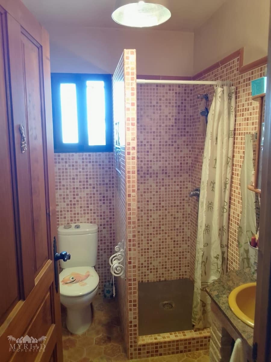 4 soveværelse Finca/Landehus til salg i Pinoso med swimmingpool garage - € 324.000 (Ref: 10133739)