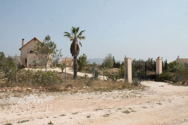 4 soveværelse Finca/Landehus til salg i Pinoso med swimmingpool garage - € 324.000 (Ref: 10133739)