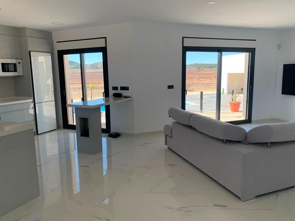 Chalet de 4 habitaciones en Pinoso en venta con piscina garaje - 518.000 € (Ref: 10133757)