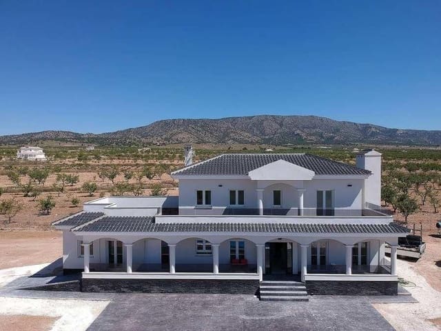 4 sypialnia Willa na sprzedaż w Pinoso z basenem garażem - 547 000 € (Ref: 10133761)